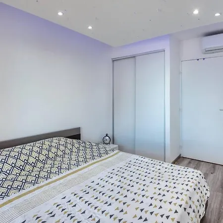 Lux Appart Piscine/spa-au Pied De Monaco + Parking Apartment